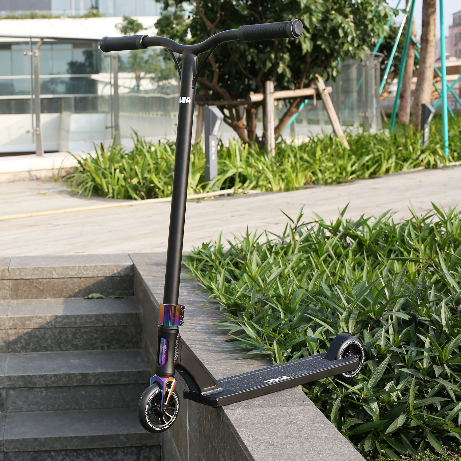 Самокат SAGA черный нео